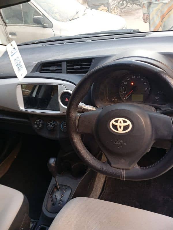 Toyota Vitz 2011 15