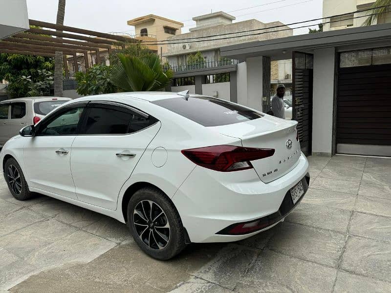 Hyundai Elantra 2023 1