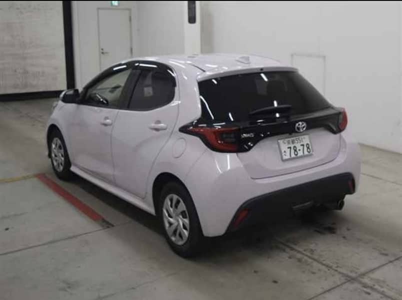 Toyota Yaris 2021 G led 9