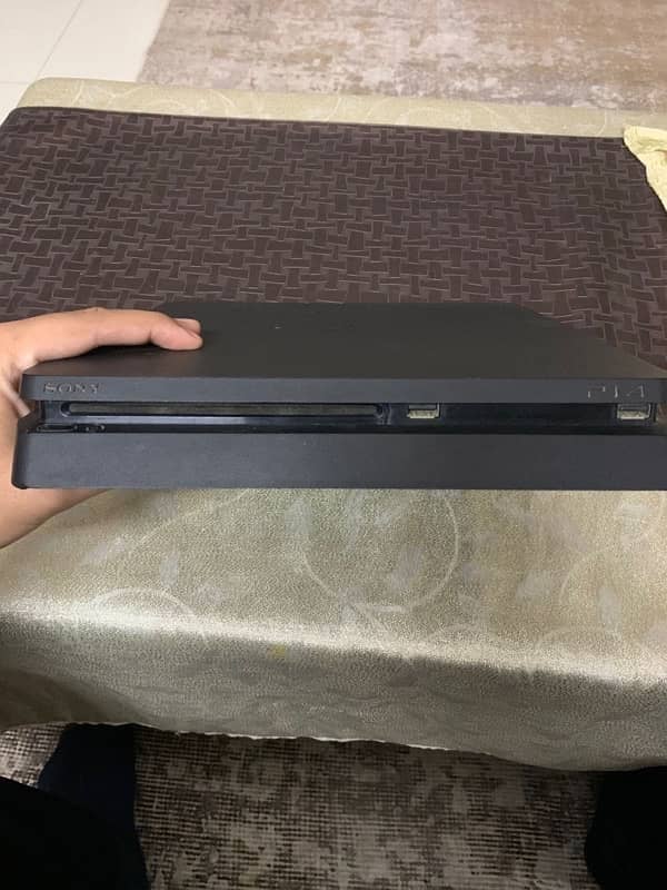 PS4 slim 3