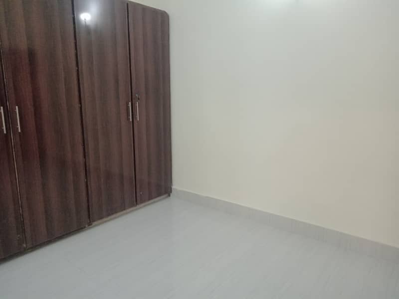 1 kanal 3 bedroom outstanding lower portion in model town for rent 0