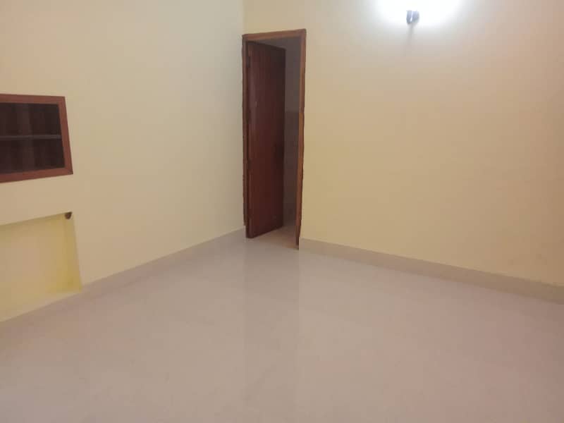 1 kanal 3 bedroom outstanding lower portion in model town for rent 3