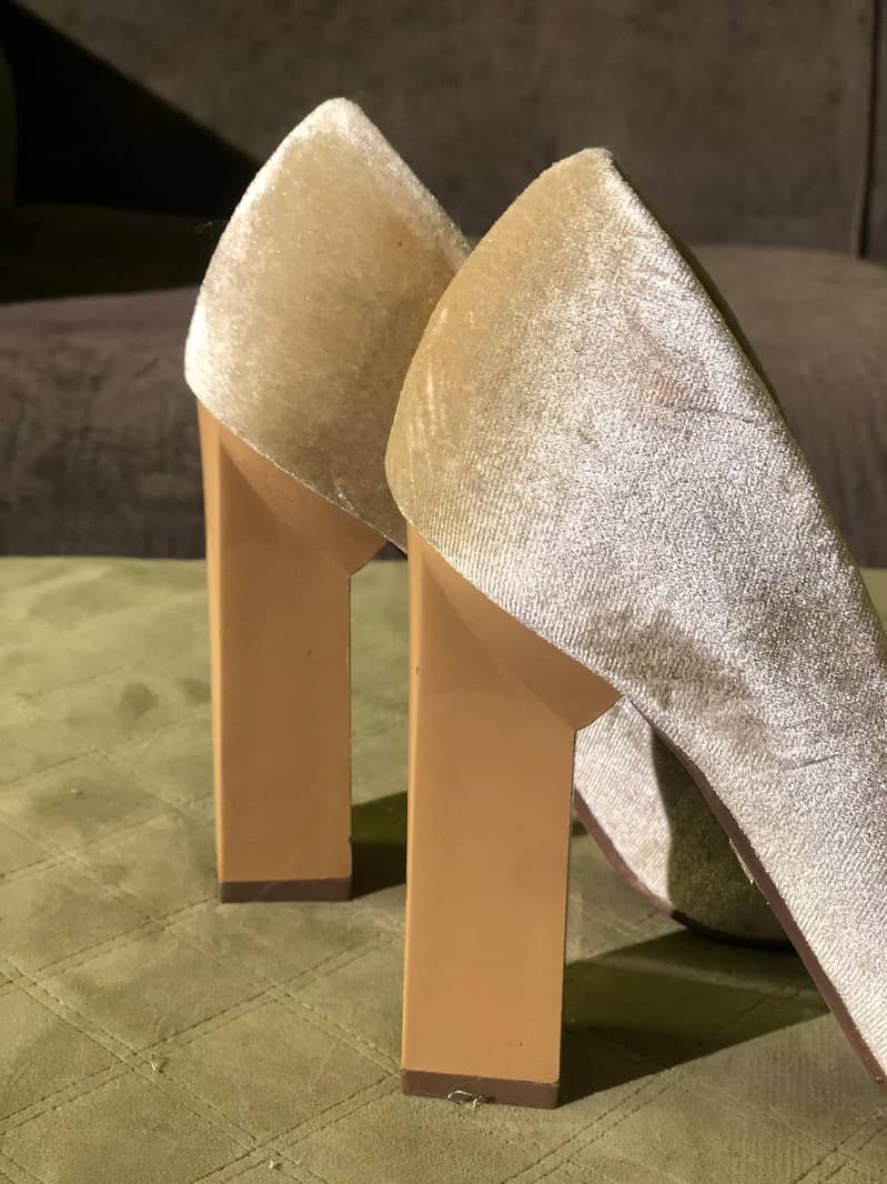 Beige Krush High Heels Size 5 1