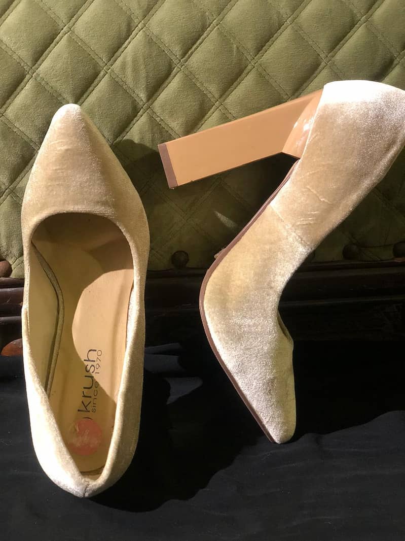 Beige Krush High Heels Size 5 2