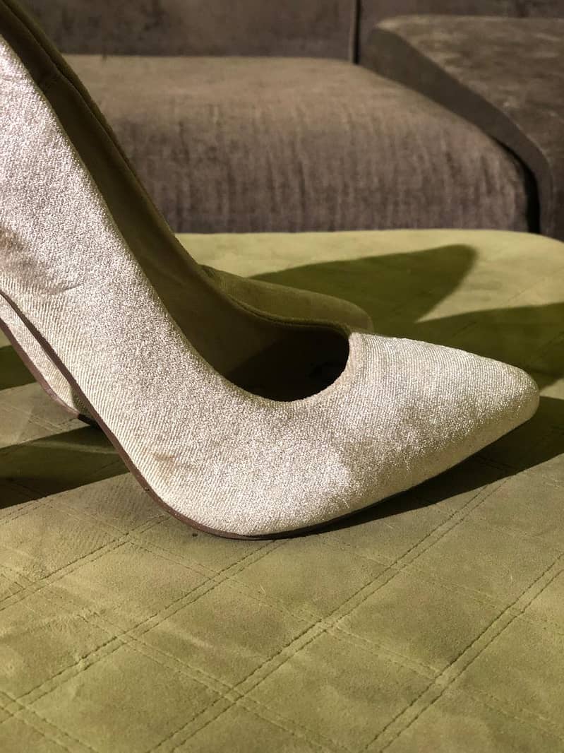 Beige Krush High Heels Size 5 3