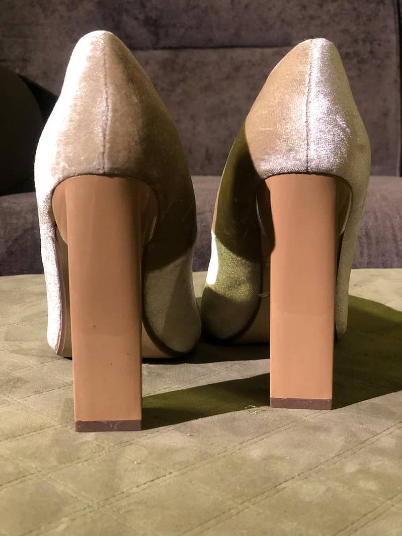 Beige Krush High Heels Size 5 4