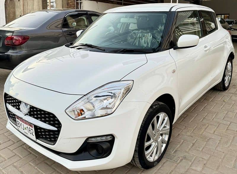 Suzuki Swift GL CVT 2022 2