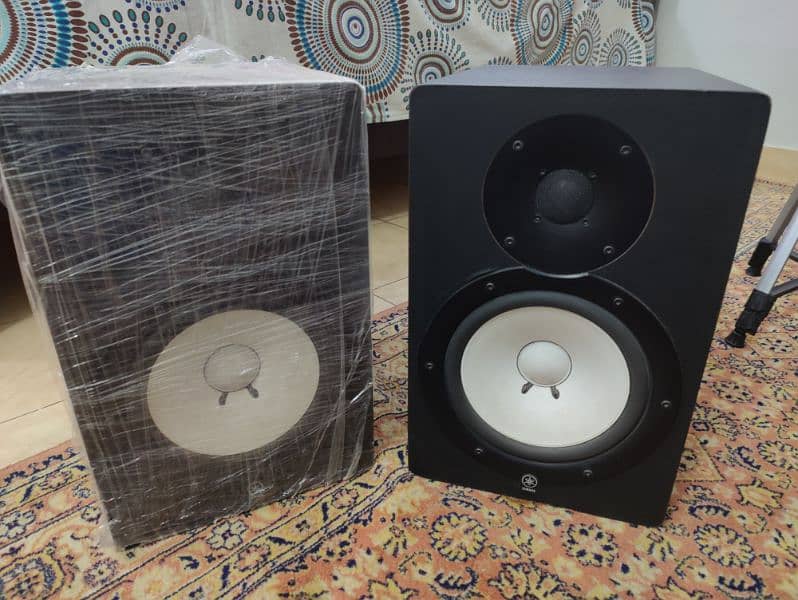 Yamaha HS80M Powered Studio Monitor (Pair) 6