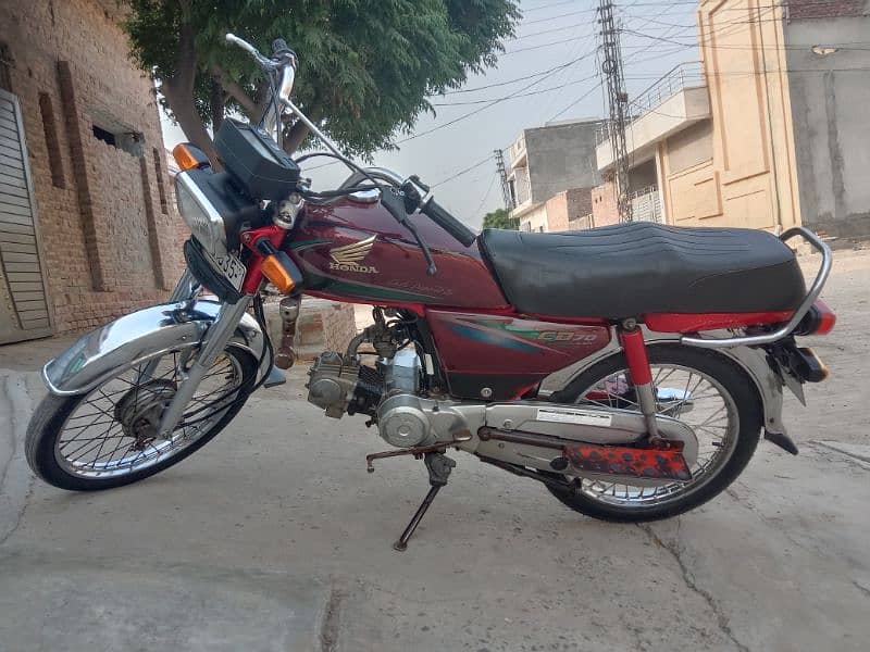 Honda cd 70 15 model Genuine bike all ok price final 6