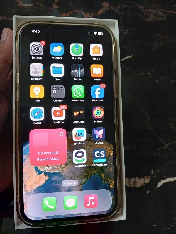 iPhone 12 Pro max bilkull new condition mai ha 0