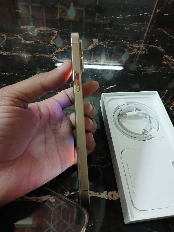 iPhone 12 Pro max bilkull new condition mai ha 2