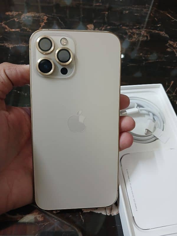 iPhone 12 Pro max bilkull new condition mai ha 3