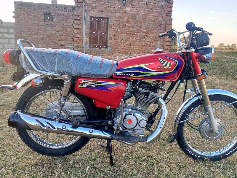 Honda 125Cg urgent for sale My watssp 0.3. 2.0. 7.3. 7.6. 1.9. 6 2