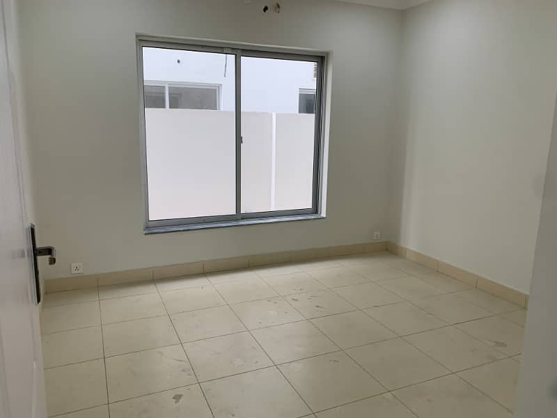 900 SQFT 2 BED APARTMENT FOR SALE 3