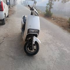 Evee C1 pro electric scooty