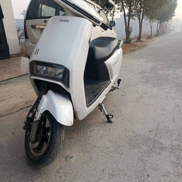 Evee C1 pro electric scooty 1