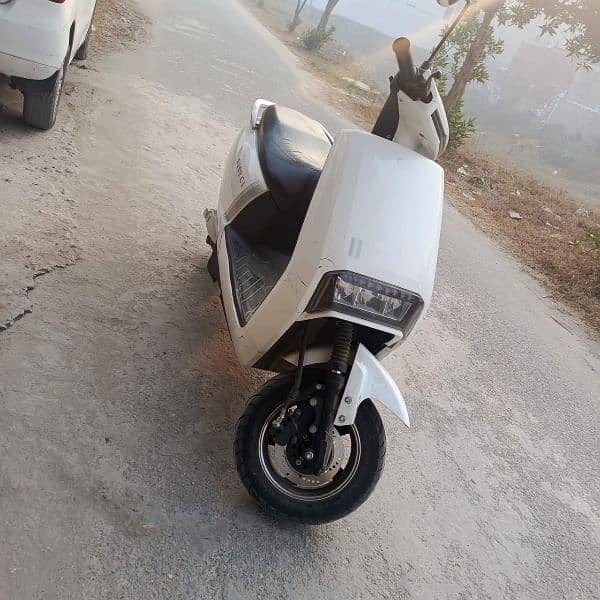 Evee C1 pro electric scooty 2