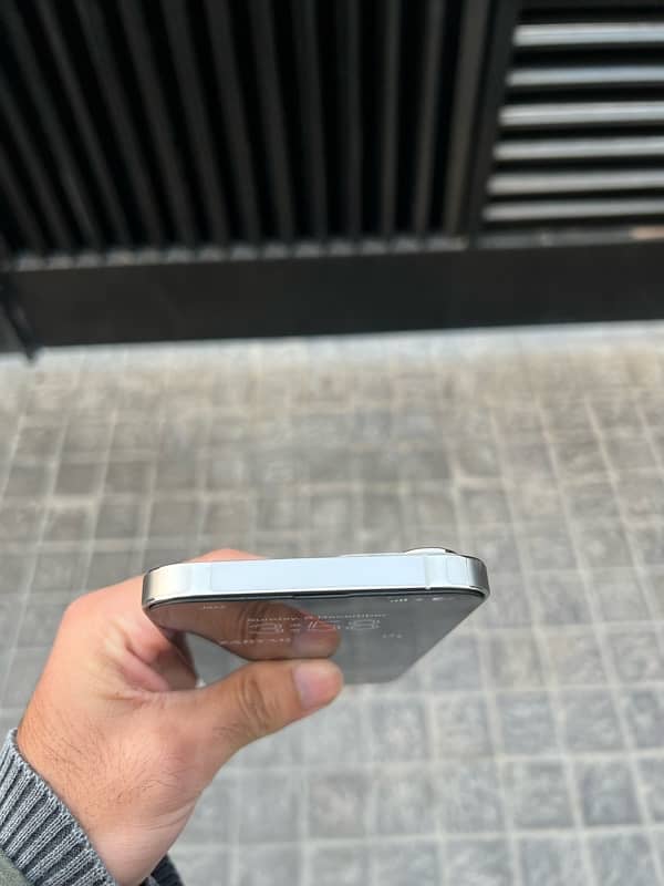 Iphone 13 pro max factory unlock ( Silver colour) 87 health 1