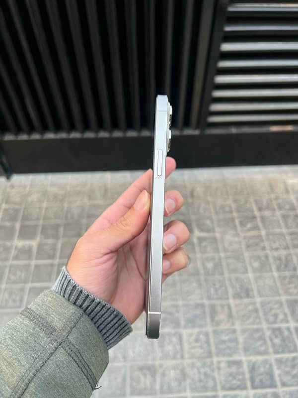 Iphone 13 pro max factory unlock ( Silver colour) 87 health 2