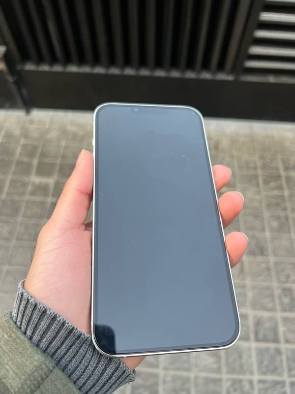 Iphone 13 pro max factory unlock ( Silver colour) 87 health 5