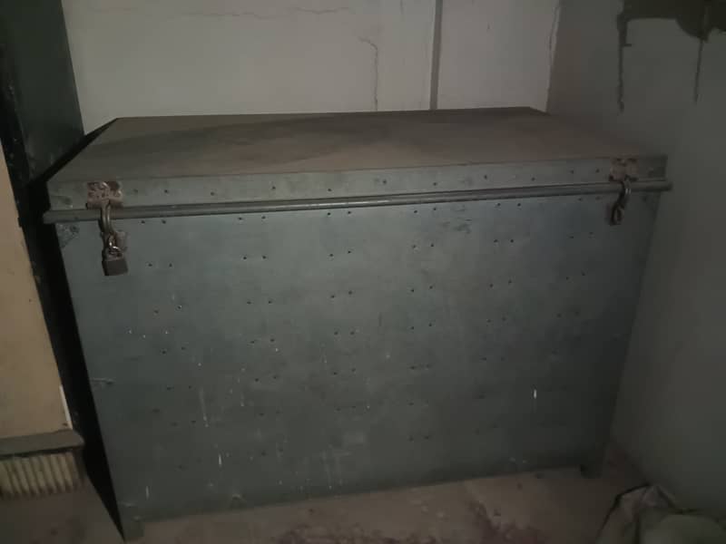 Used trunk in good condition 1