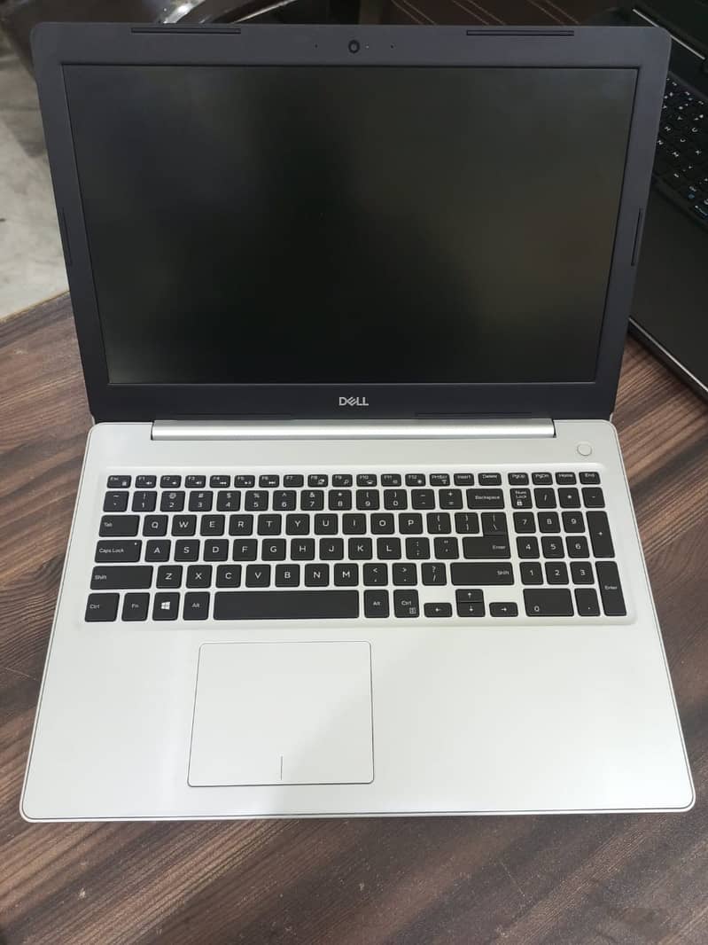 Dell Inspiron 15 5570 Core i7 8th Gen QuadCore 8GB Ram 256GB SSD 10