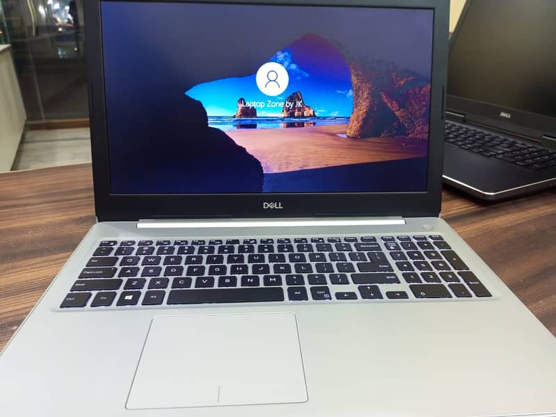 Dell Inspiron 15 5570 Core i7 8th Gen QuadCore 8GB Ram 256GB SSD 15