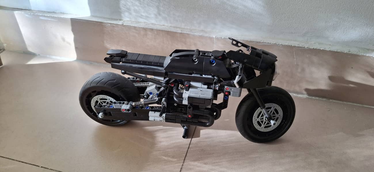 Lego The Batman Batcycle (Official lego) 0