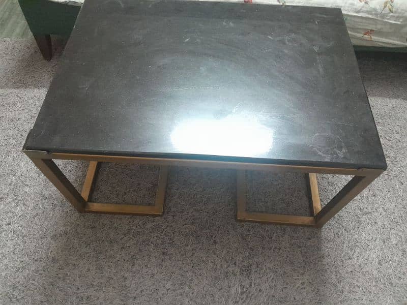 beautiful big centrevtable heavy marble top with heavy steel base 0