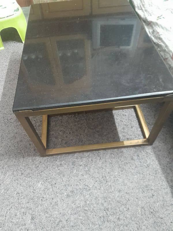 beautiful big centrevtable heavy marble top with heavy steel base 1