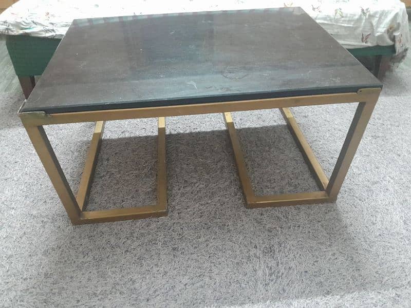 beautiful big centrevtable heavy marble top with heavy steel base 2