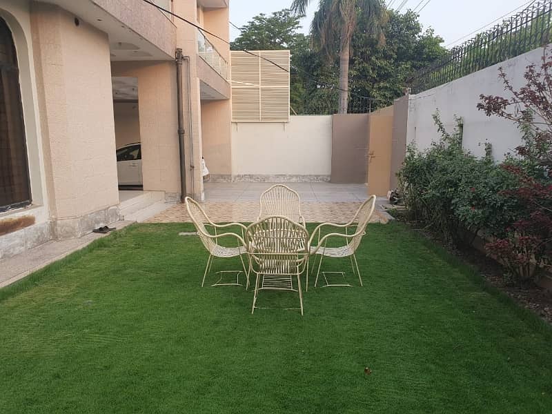 1 kanal House for sale In the Heart of Lahore MODEL TOWN 1