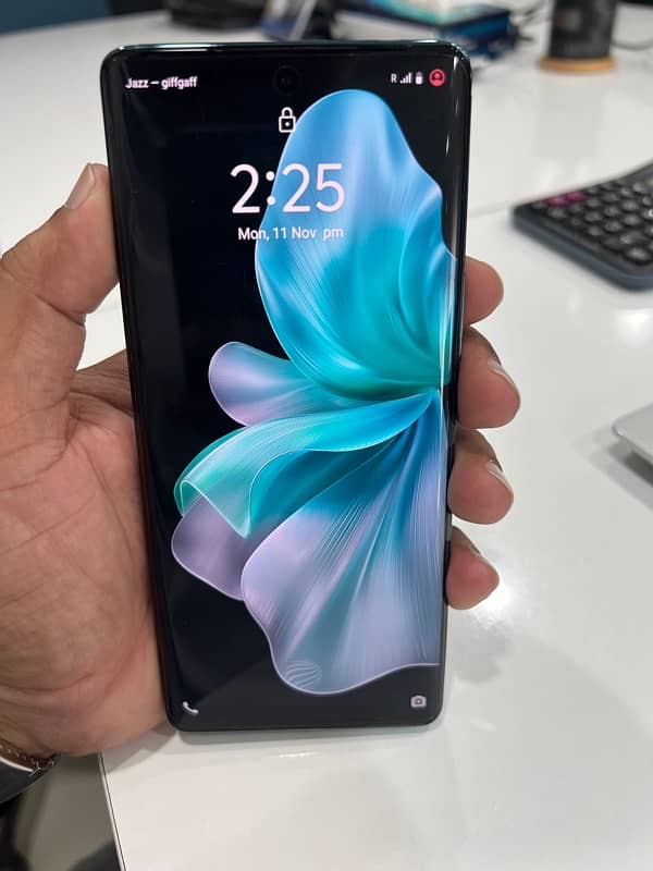 Vivo v30 3