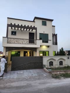 Bahria town phase 8, safari valley 7 Marla double story house on investor rate