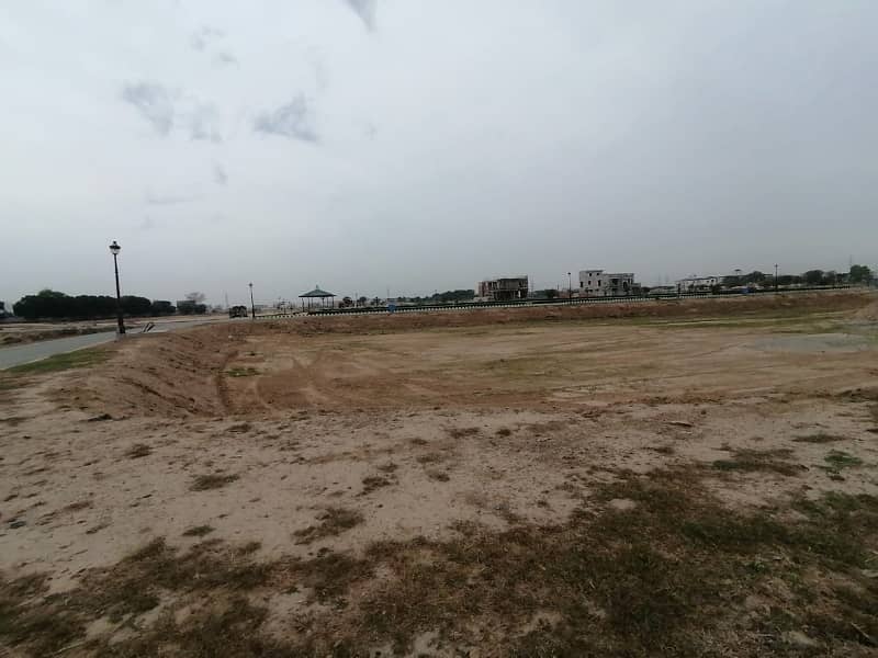 1 Kanal Plot For Sale In A Block 4