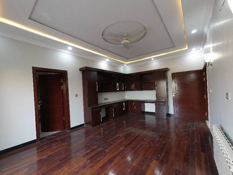 Unoccupied On Excellent Location House Of 26 Marla Is Available For Sale In Bahria Town Rawalpindi 7