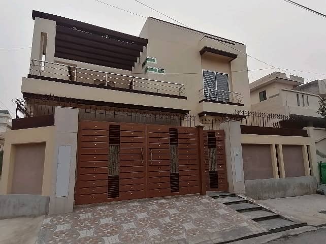 Premium Corner 10 Marla House Is Available For sale In Lahore 2