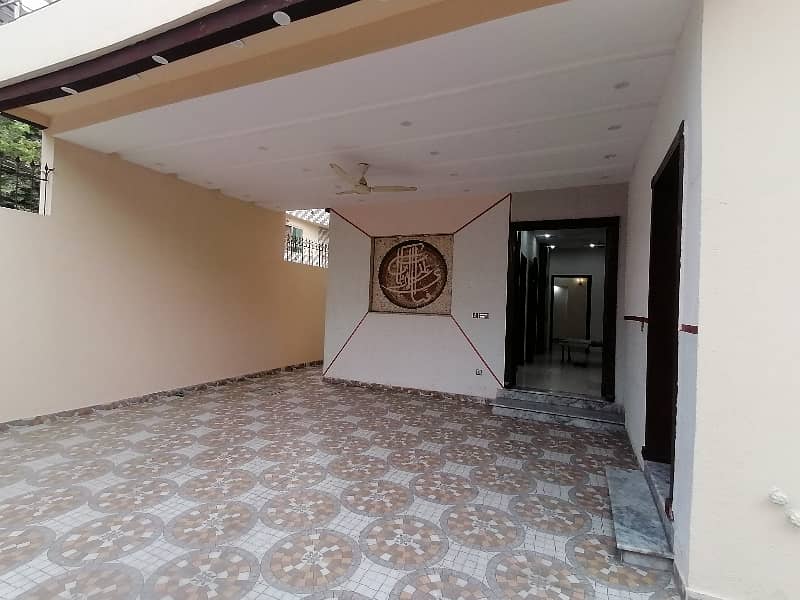 Premium Corner 10 Marla House Is Available For sale In Lahore 10