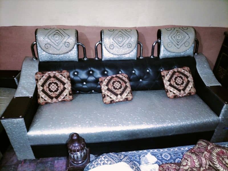 full sofa set in good condition only in 30000 1