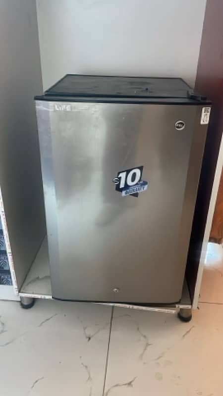 PEL Single Door Refrigerator - Almost Brand New 0