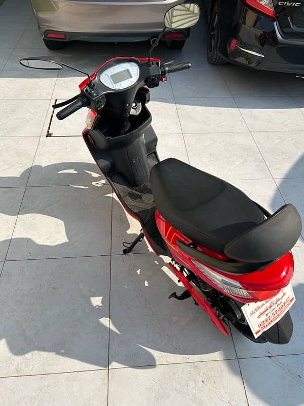 ELECTRIC SCOOTER - Never been used 2