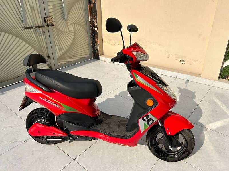 ELECTRIC SCOOTER - Never been used 5