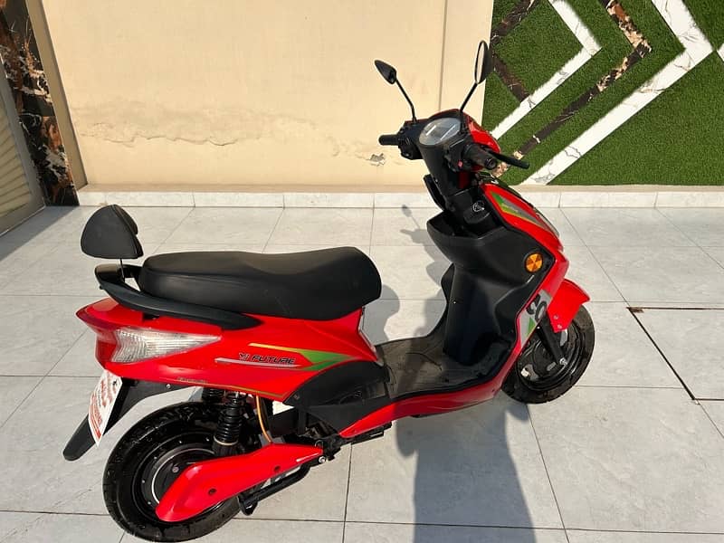 ELECTRIC SCOOTER - Never been used 6