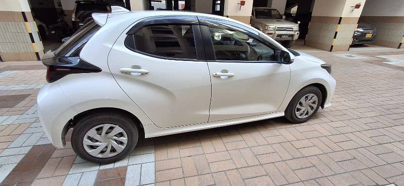 Toyota Yaris 2021 X package Pearl White 0