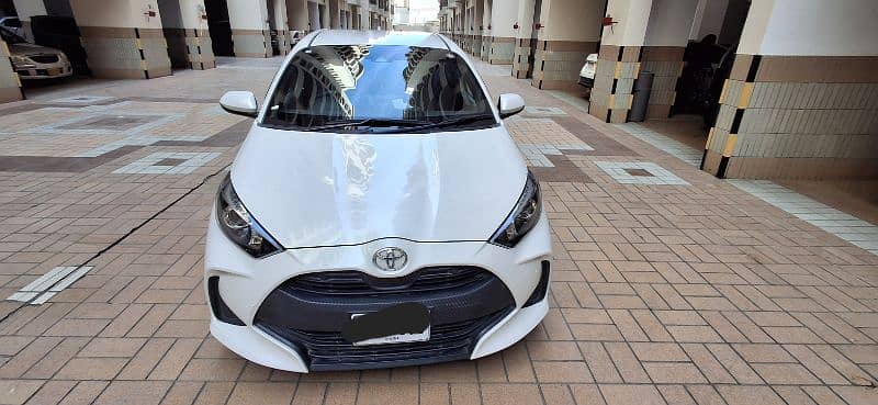 Toyota Yaris 2021 X package Pearl White 3