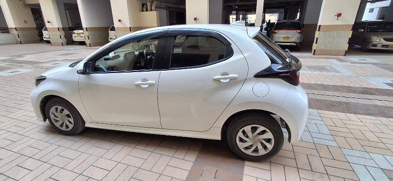 Toyota Yaris 2021 X package Pearl White 4