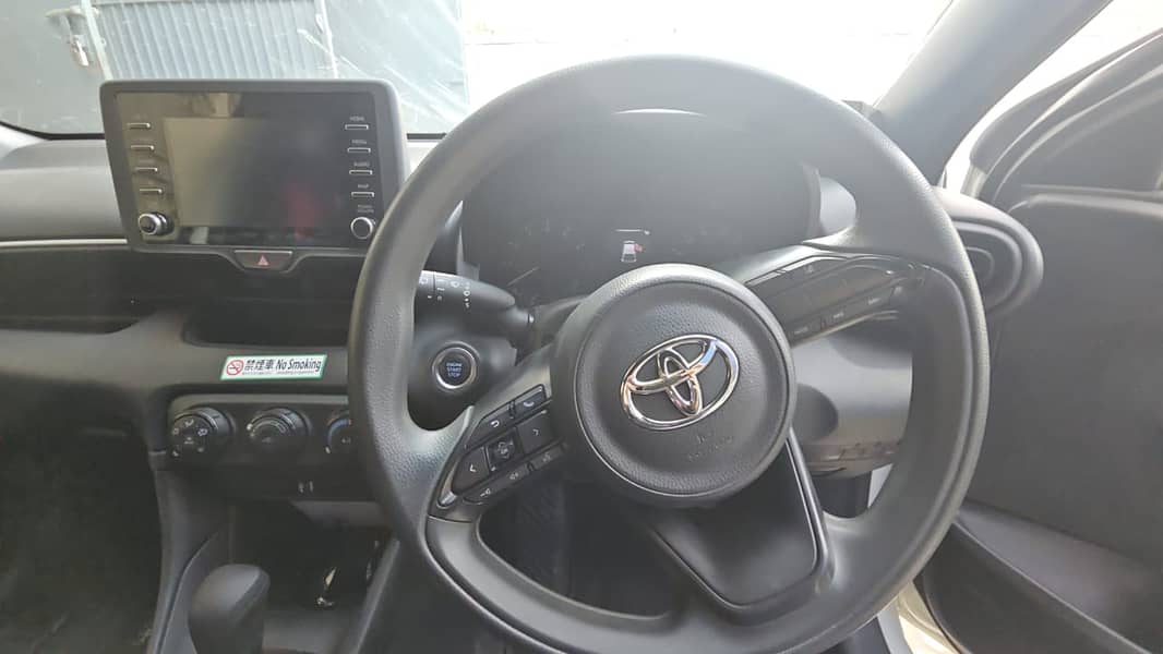 Toyota Yaris 2021 X Push Start 9