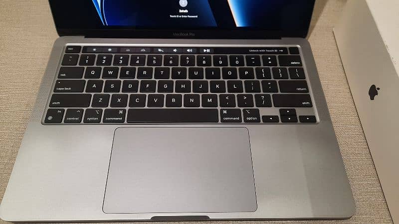 MacBook Pro 13.3 M1 2020 16 GB ram 3