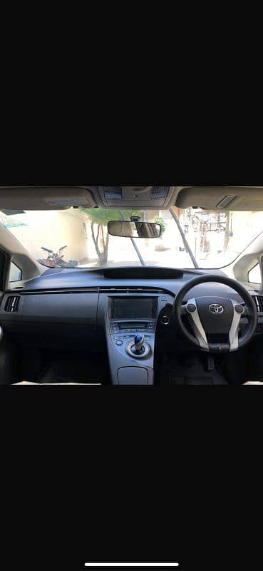 Toyota Prius 2011 9