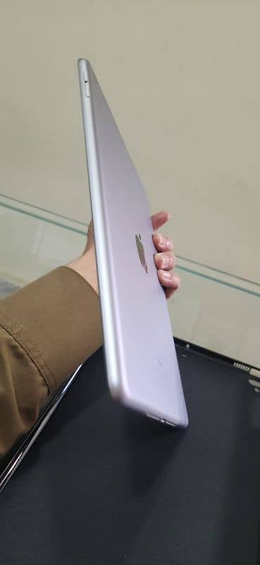 Ipad 5th generation 8